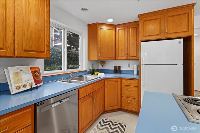 14833 Fremont Place N, Shoreline, WA 98133