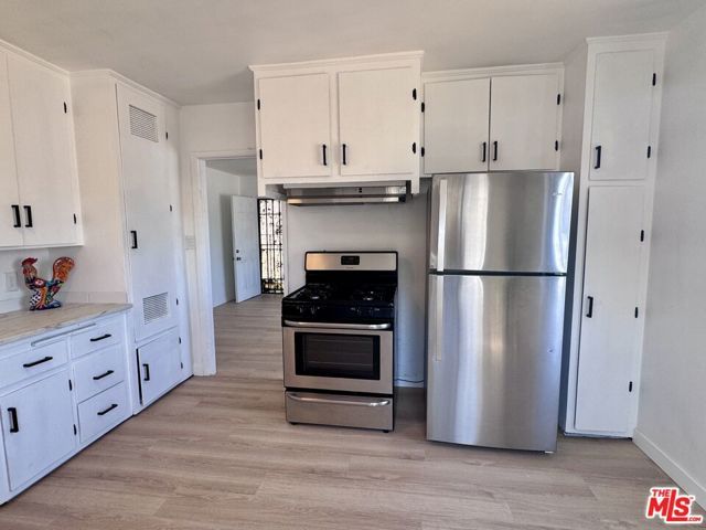 1542 W 60th Street 1, Los Angeles, CA 90047