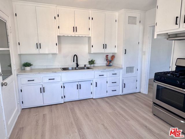1542 W 60th Street 1, Los Angeles, CA 90047
