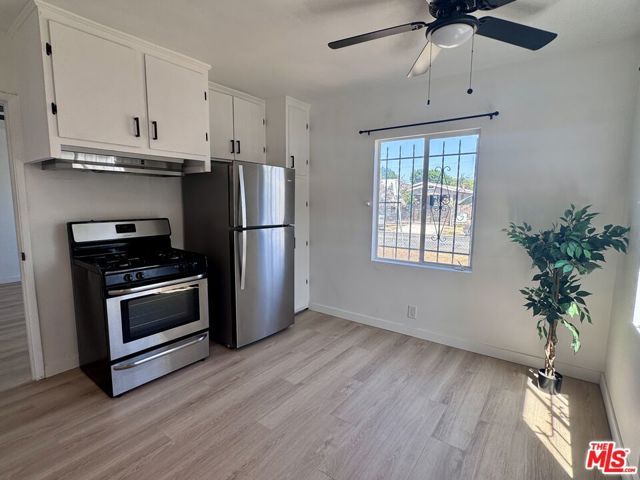 1542 W 60th Street 1, Los Angeles, CA 90047