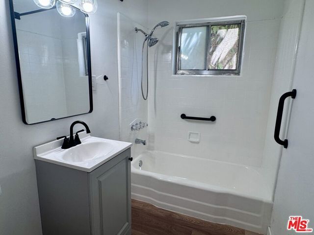 1542 W 60th Street 1, Los Angeles, CA 90047