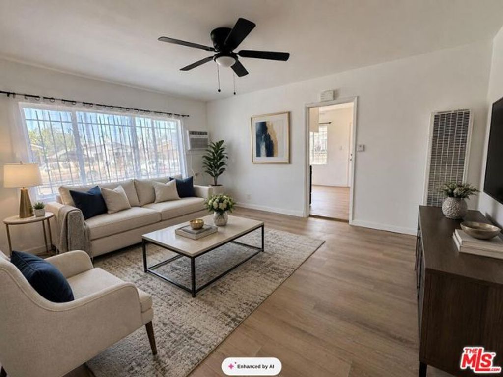 1542 W 60th Street 1, Los Angeles, CA 90047