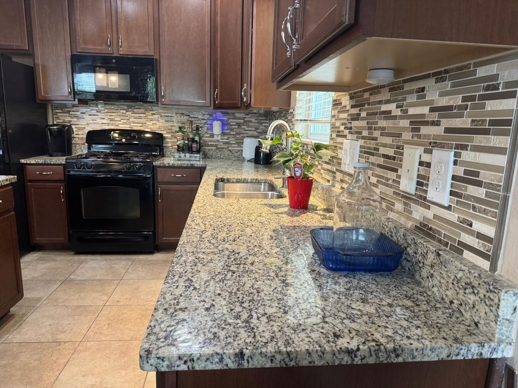 Image 11 of property listing at 5711 ARBOR WOOD COURT, Bradenton, FL 34203
