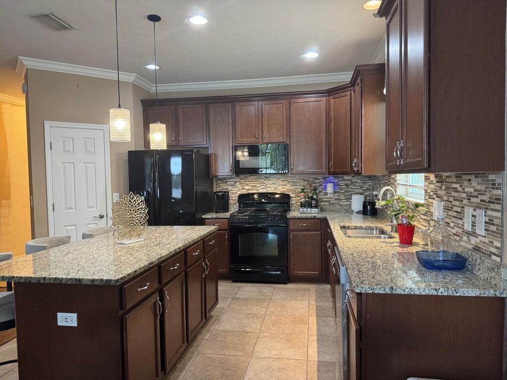 Image 12 of property listing at 5711 ARBOR WOOD COURT, Bradenton, FL 34203