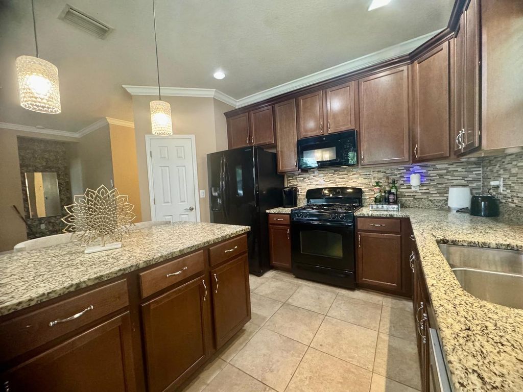 Image 8 of property listing at 5711 ARBOR WOOD COURT, Bradenton, FL 34203