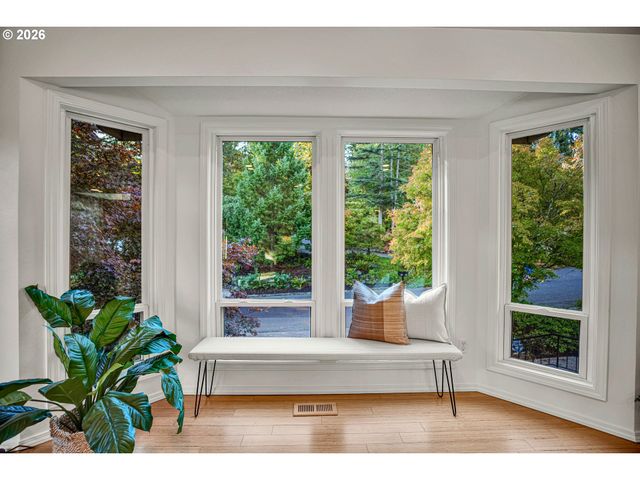 10051 Sw BALMER Cir, Portland, OR 97219