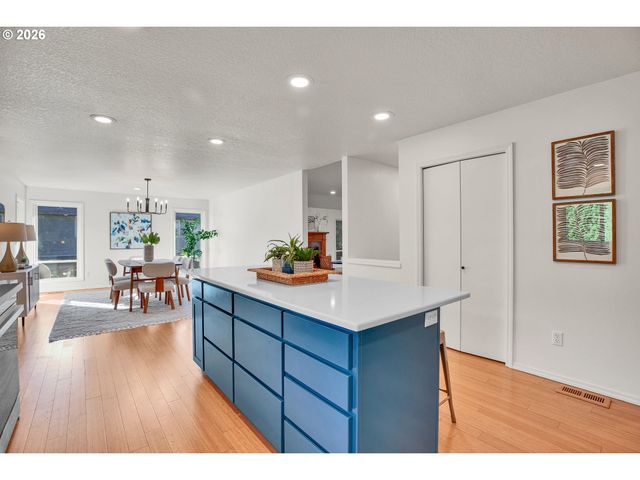 10051 Sw BALMER Cir, Portland, OR 97219