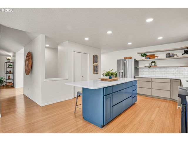10051 Sw BALMER Cir, Portland, OR 97219