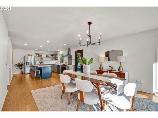 10051 Sw BALMER Cir, Portland, OR 97219