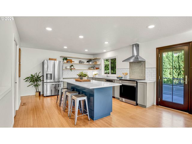 10051 Sw BALMER Cir, Portland, OR 97219