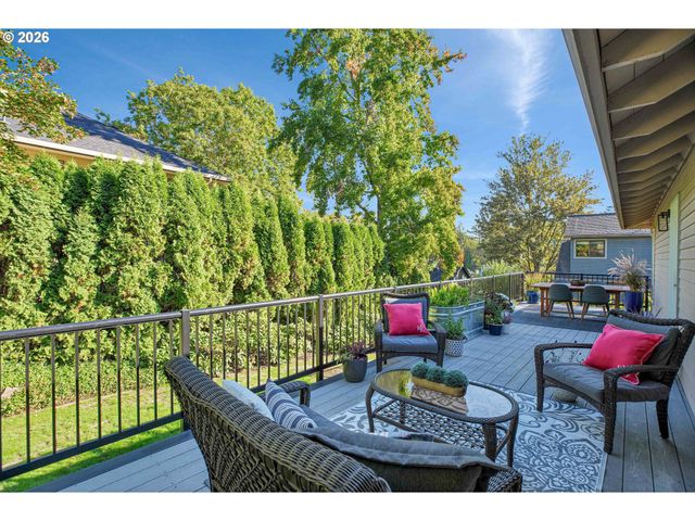 10051 Sw BALMER Cir, Portland, OR 97219