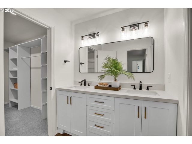 10051 Sw BALMER Cir, Portland, OR 97219