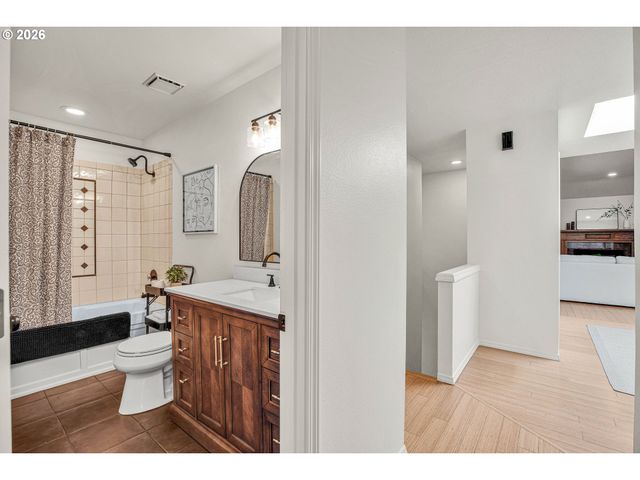 10051 Sw BALMER Cir, Portland, OR 97219