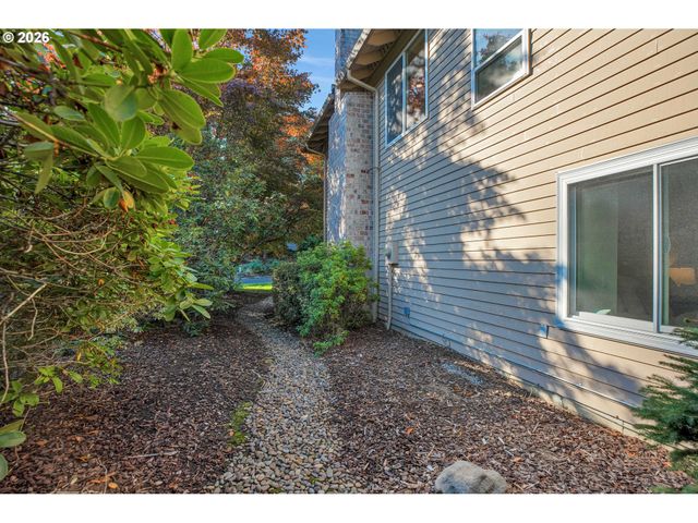 10051 Sw BALMER Cir, Portland, OR 97219
