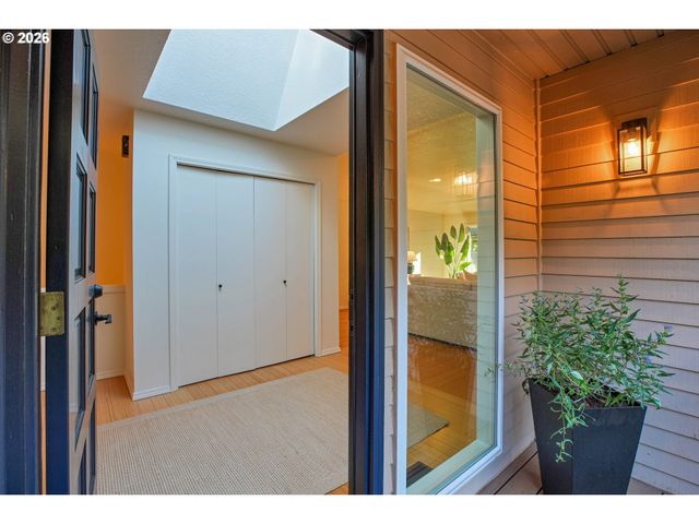 10051 Sw BALMER Cir, Portland, OR 97219
