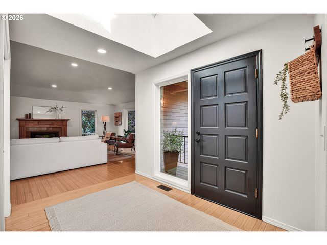 10051 Sw BALMER Cir, Portland, OR 97219