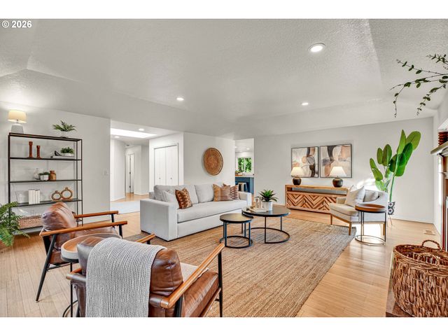 10051 Sw BALMER Cir, Portland, OR 97219
