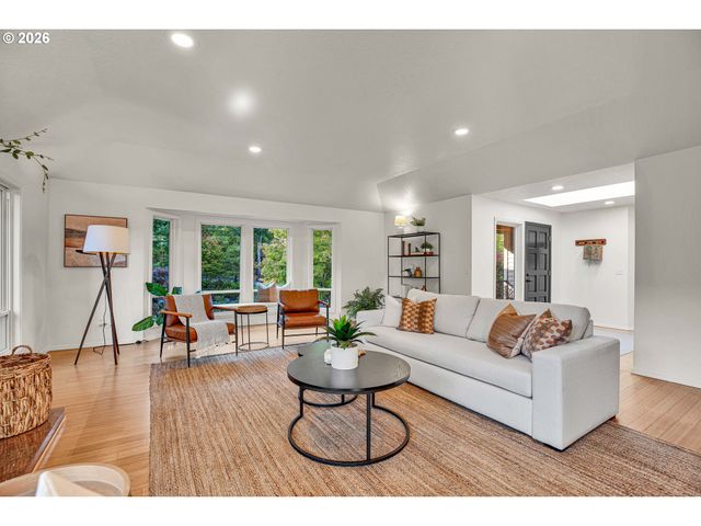 10051 Sw BALMER Cir, Portland, OR 97219