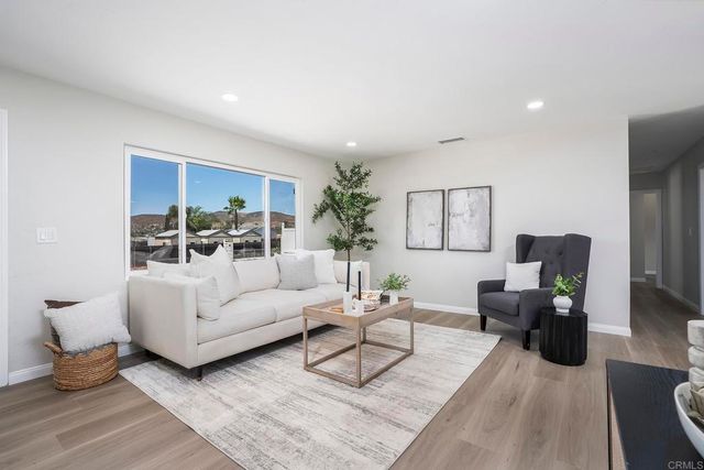 10704 El Nopal, Santee, CA 92071