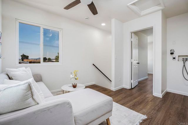 10704 El Nopal, Santee, CA 92071