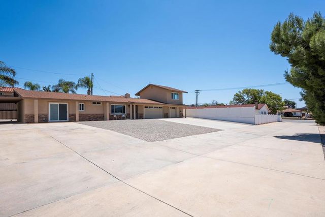 10704 El Nopal, Santee, CA 92071