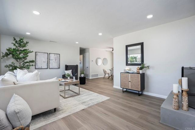 10704 El Nopal, Santee, CA 92071