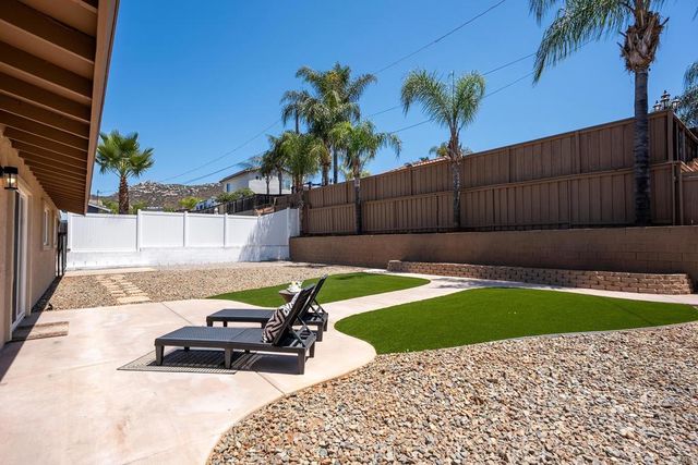 10704 El Nopal, Santee, CA 92071