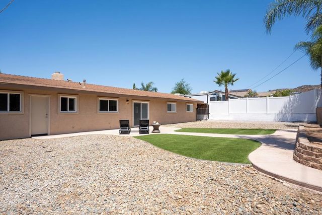 10704 El Nopal, Santee, CA 92071