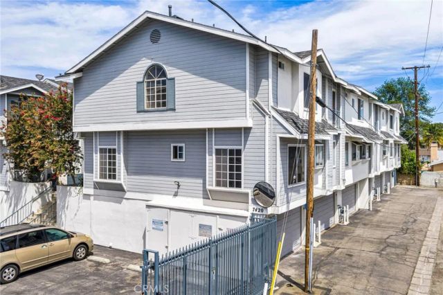 7420 Corbin ave 8, Reseda, CA 91335