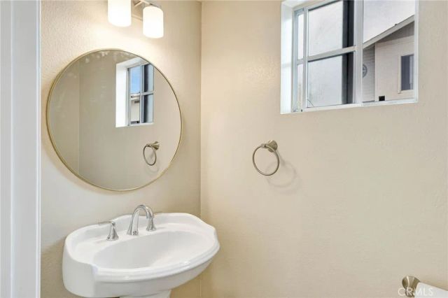 7420 Corbin ave 8, Reseda, CA 91335