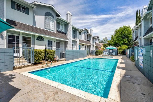 7420 Corbin ave 8, Reseda, CA 91335