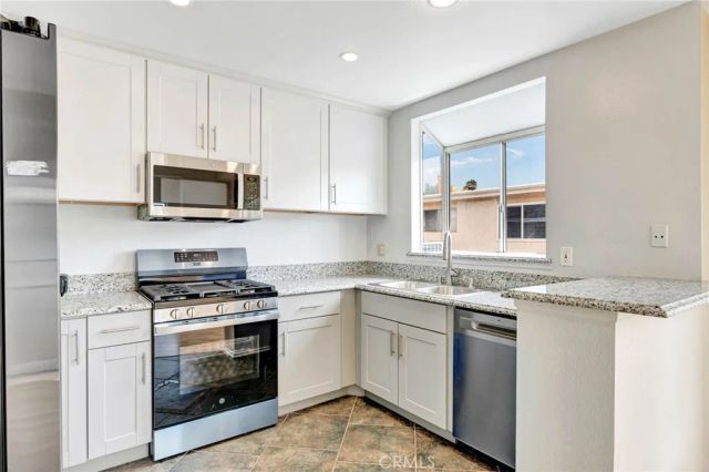 7420 Corbin ave 8, Reseda, CA 91335