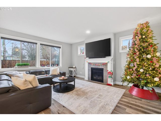 52171 Casswell Dr, Scappoose, OR 97056