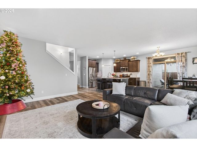 52171 Casswell Dr, Scappoose, OR 97056