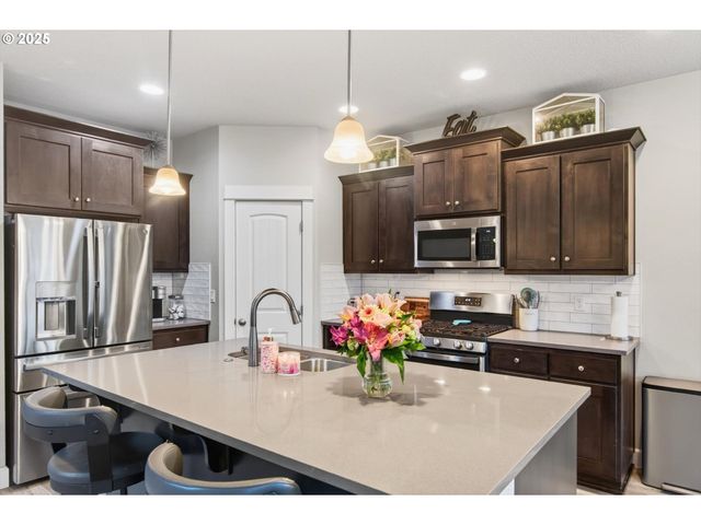 52171 Casswell Dr, Scappoose, OR 97056