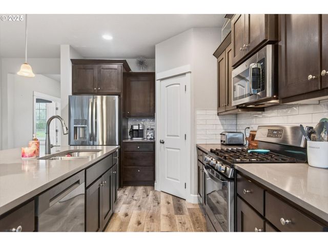 52171 Casswell Dr, Scappoose, OR 97056