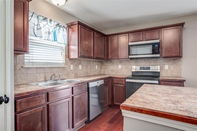 20204 E 23rd Terr Court S, Independence, MO 64057