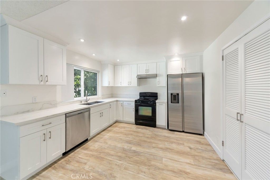 17815 Devonshire Street 1, Northridge, CA 91325 — photo 4