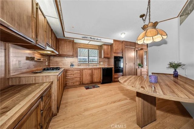 1300 W Menlo 138, Hemet, CA 92543