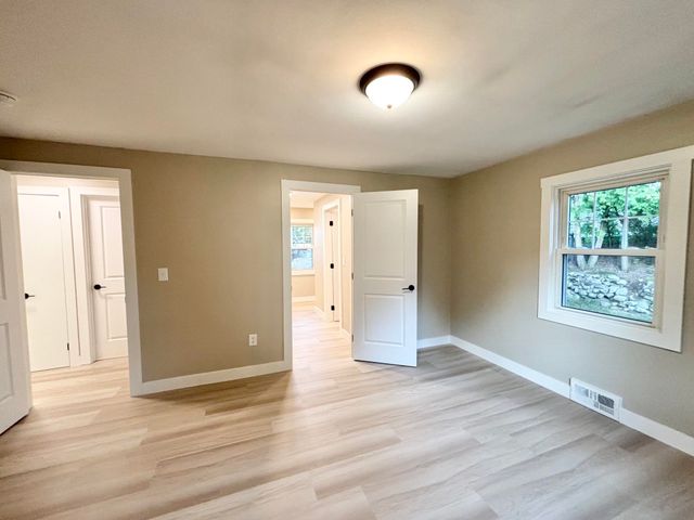 8 Cote Avenue, Nashua, NH 03060