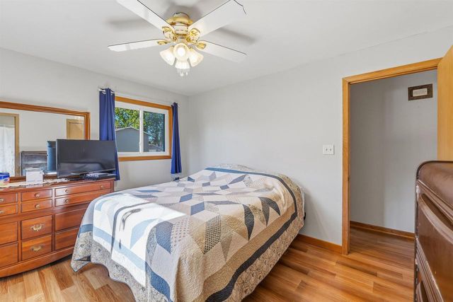 106 N MEADOW STREET, Oshkosh, WI 54902