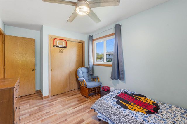 106 N MEADOW STREET, Oshkosh, WI 54902