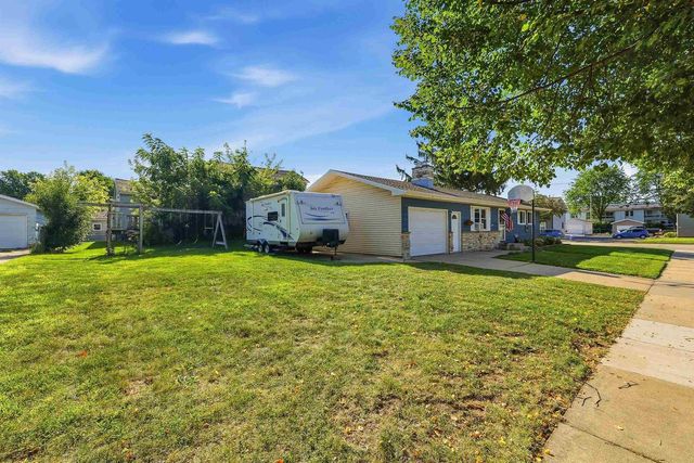 106 N MEADOW STREET, Oshkosh, WI 54902