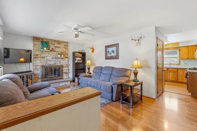 106 N MEADOW STREET, Oshkosh, WI 54902