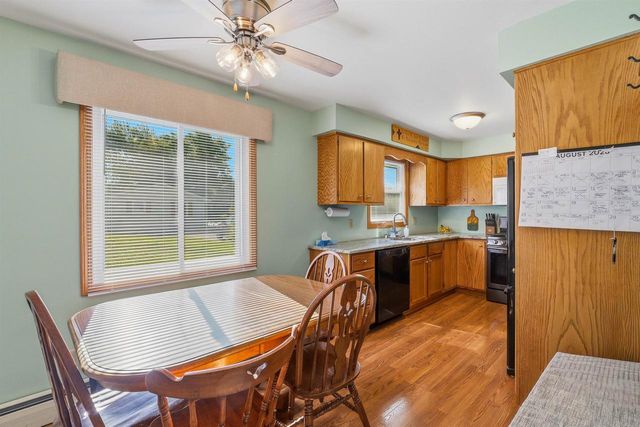 106 N MEADOW STREET, Oshkosh, WI 54902