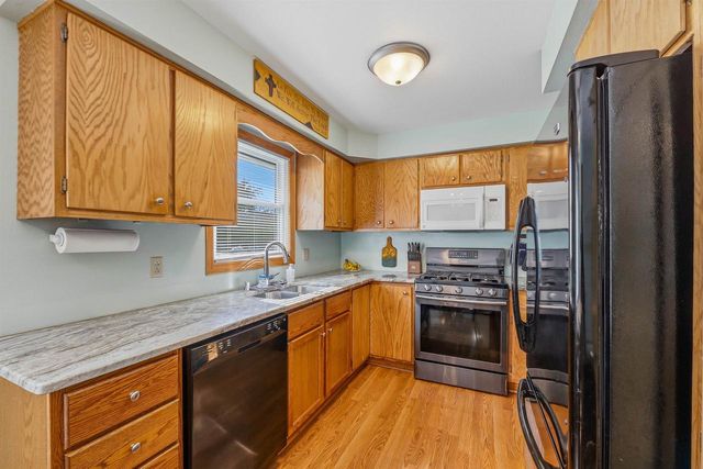 106 N MEADOW STREET, Oshkosh, WI 54902
