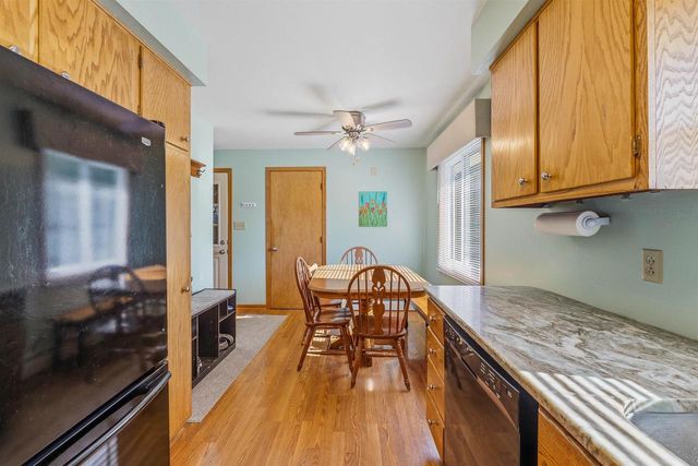 106 N MEADOW STREET, Oshkosh, WI 54902