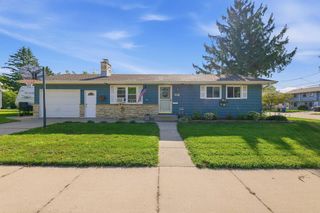 106 N MEADOW STREET, Oshkosh, WI 54902