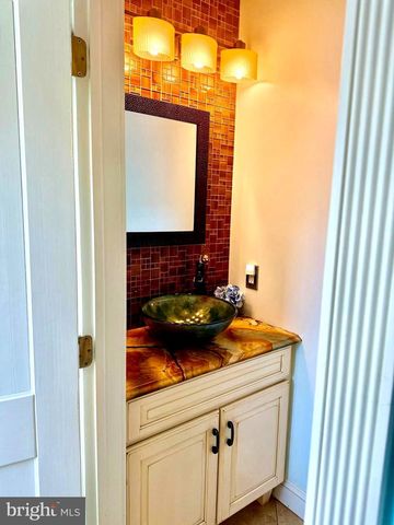 108 N SUFFOLK AVE, Ventnor City, NJ 08406