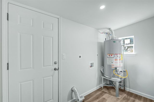 207 E Bernard Street, Clute, TX 77531